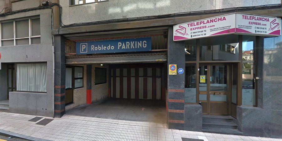 Acceso al parking público